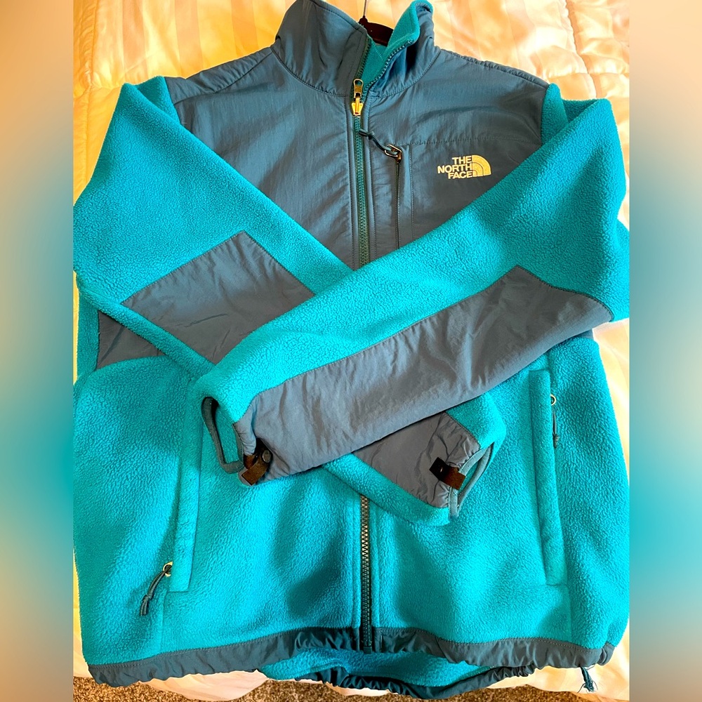 North Face women’s fleece in teal w/dark blue.